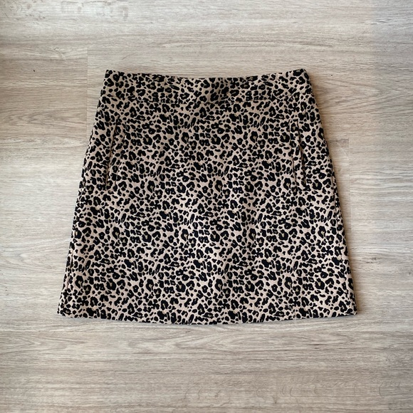 LOFT | leopard print mini skirt | size 6 - Picture 3 of 10